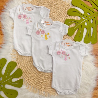 Kit 3 Peças - Bodys Manga Curta Galinhos de Flores - Off White e Branco